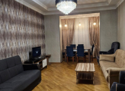 İcarəyə verilir 2 otaqlı 65 m2 köhnə tikili Şah İsmayıl Xətai m.