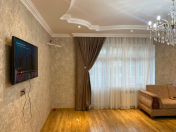 İcarəyə verilir 3 otaqlı 145 m2 yeni tikili 8 Noyabr m.