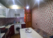 İcarəyə verilir 3 otaqlı 85 m2 köhnə tikili Həzi Aslanov m.