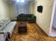 İcarəyə verilir 3 otaqlı 71 m2 köhnə tikili Şah İsmayıl Xətai m.