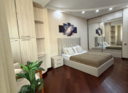 Satılır 3 otaqlı 160 m2 yeni tikili Şah İsmayıl Xətai m.