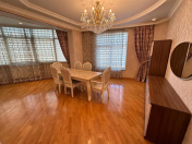 Satılır 4 otaqlı 165 m2 yeni tikili Elmlər Akademiyası m.