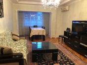 Satılır 3 otaqlı 95 m2 köhnə tikili Şah İsmayıl Xətai m.