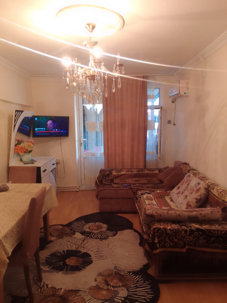 Satılır 2 otaqlı 50 m2 köhnə tikili İnşaatçılar m.