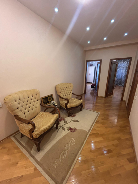 Satılır 3 otaqlı 135 m2 yeni tikili Nəriman Nərimanov m.