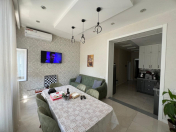 Satılır 3 otaqlı 90 m2 köhnə tikili Elmlər Akademiyası m.