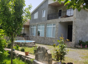 İcarəyə verilir 5 otaqlı 160 m2 bağ evi Qax
