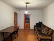 Satılır 2 otaqlı 55 m2 köhnə tikili 8 Noyabr m.