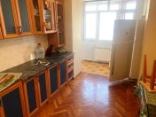 Satılır 3 otaqlı 90 m2 köhnə tikili Atatürk parkı