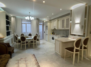 Satılır 4 otaqlı 150 m2 yeni tikili İnşaatçılar m.