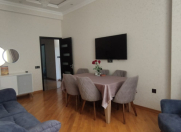 Satılır 2 otaqlı 63 m2 yeni tikili Memar Əcəmi m.