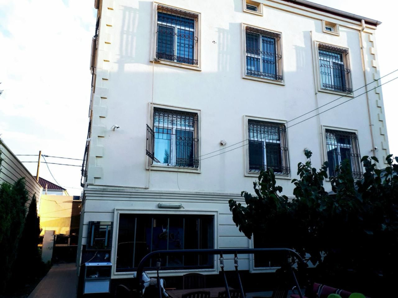 Satılır 7 otaqlı 535 m2 villa Badamdar