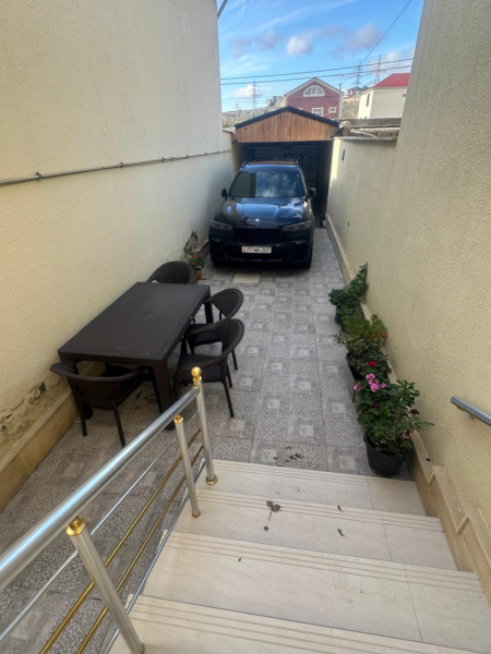 Satılır 7 otaqlı 250 m2 villa Badamdar