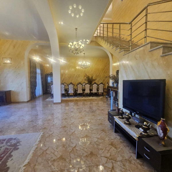 Satılır 5 otaqlı 570 m2 villa Sumqayıt