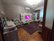 Satılır 2 otaqlı 100 m2 köhnə tikili Elmlər Akademiyası m.