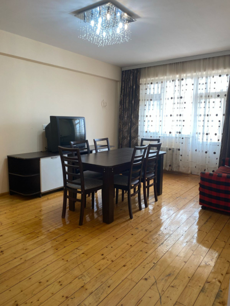 Satılır 2 otaqlı 76 m2 yeni tikili Yasamal r.
