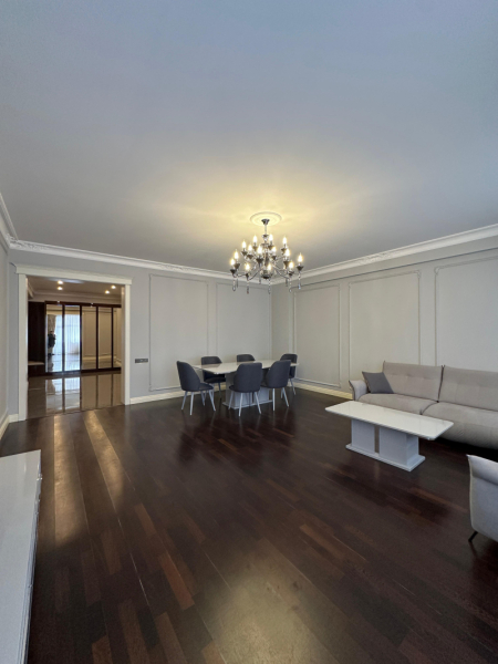Satılır 3 otaqlı 160 m2 yeni tikili 20 yanvar m.