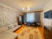 Satılır 2 otaqlı 60 m2 köhnə tikili Şah İsmayıl Xətai m.