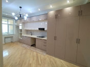 Satılır 4 otaqlı 170 m2 yeni tikili Elmlər Akademiyası m.