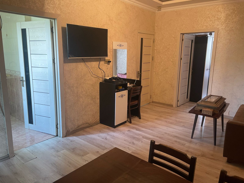 Satılır 2 otaqlı 60 m2 köhnə tikili Memar Əcəmi m.
