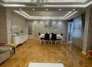 Satılır 4 otaqlı 130 m2 köhnə tikili Yeni Yasamal