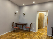 Satılır 2 otaqlı 55.5 m2 köhnə tikili Axundov bağı