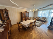 Satılır 4 otaqlı 180 m2 yeni tikili 8 Noyabr m.