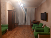 İcarəyə verilir 2 otaqlı 68 m2 köhnə tikili Elmlər Akademiyası m.