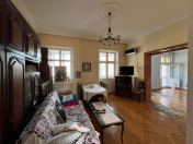 Satılır 4 otaqlı 120 m2 köhnə tikili 28 May m.