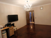 Satılır 3 otaqlı 105 m2 köhnə tikili Elmlər Akademiyası m.