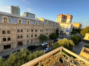 Satılır 4 otaqlı 120 m2 köhnə tikili Bakıxanov