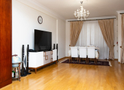 Satılır 4 otaqlı 180 m2 yeni tikili Axundov bağı