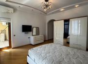 İcarəyə verilir 4 otaqlı 200 m2 yeni tikili Nizami m.