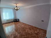 Satılır 4 otaqlı 120 m2 köhnə tikili Elmlər Akademiyası m.