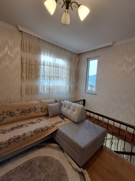 Satılır 2 otaqlı 40 m2 həyət evi İnşaatçılar m.