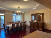 Satılır 4 otaqlı 205 m2 yeni tikili 28 May m.