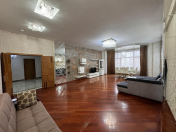 Satılır 4 otaqlı 200 m2 yeni tikili Sahil m.