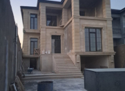 Satılır 5 otaqlı 438 m2 villa Badamdar