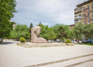 Satılır 3 otaqlı 100 m2 köhnə tikili Gənclik m.