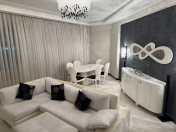 Satılır 3 otaqlı 135 m2 yeni tikili Elmlər Akademiyası m.