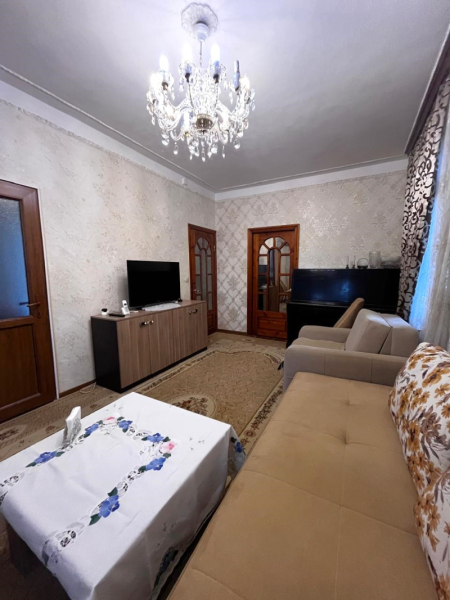 Satılır 2 otaqlı 46 m2 köhnə tikili Memar Əcəmi m.