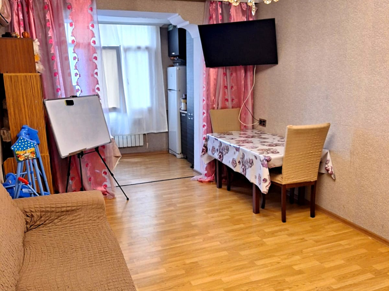 Satılır 3 otaqlı 65 m2 köhnə tikili Qara Qarayev m.