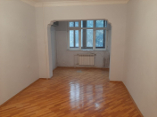 Satılır 4 otaqlı 100 m2 köhnə tikili 8 mkr