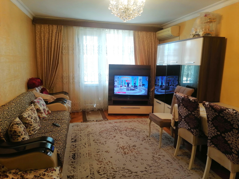 Satılır 3 otaqlı 90 m2 köhnə tikili Elmlər Akademiyası m.