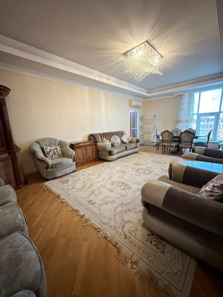 Satılır 2 otaqlı 95 m2 yeni tikili Gənclik m.