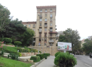 Satılır 2 otaqlı 70 m2 köhnə tikili Nizami m.