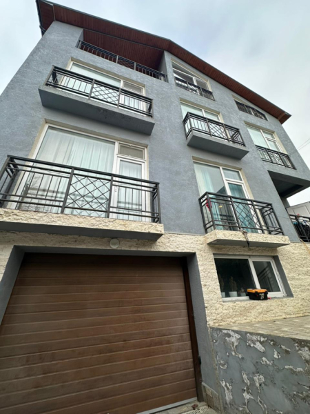 Satılır 13 otaqlı 500 m2 villa Badamdar