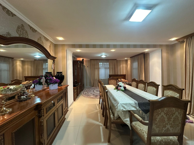 İcarəyə verilir 3 otaqlı 190 m2 həyət evi Nəsimi m.