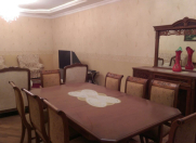 İcarəyə verilir 4 otaqlı 180 m2 yeni tikili Nizami m.