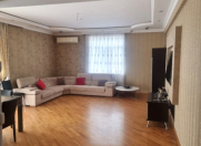 Satılır 4 otaqlı 185 m2 yeni tikili Elmlər Akademiyası m.